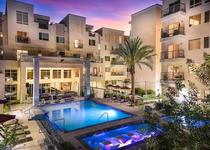 Modern Cozysuites - Paradise Under The Palm Trees!