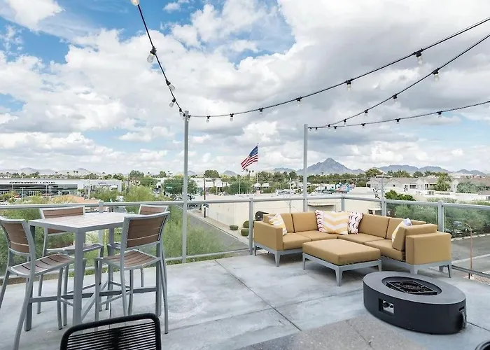 Modern Cozysuites - Paradise Under The Palm Trees!