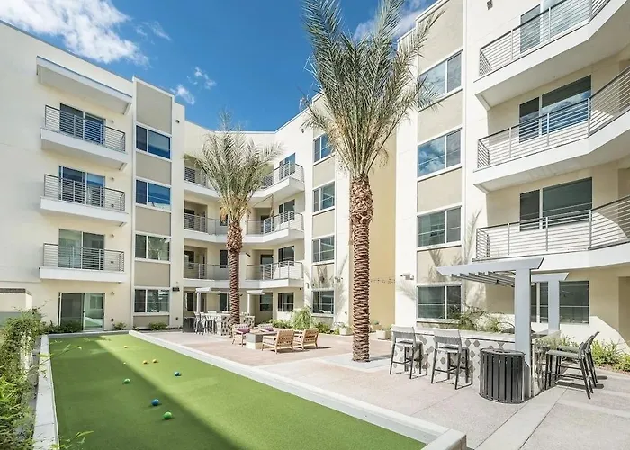 Modern Cozysuites - Paradise Under The Palm Trees!